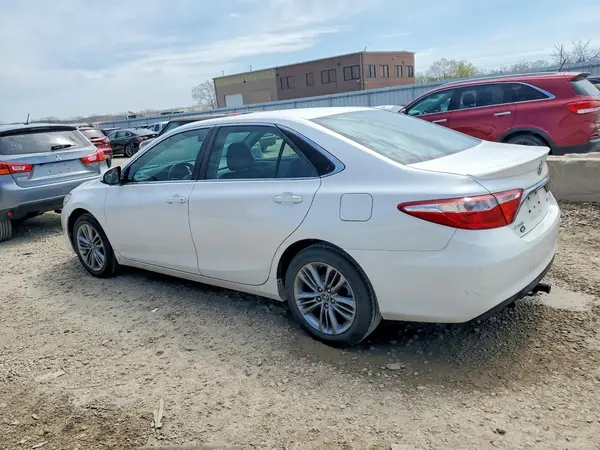 4T1BF1FK9GU164089 2016 TOYOTA CAMRY - Image 2