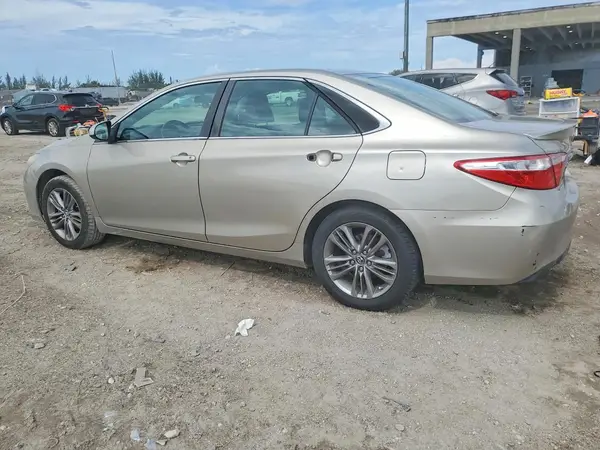 4T1BF1FK9GU167302 2016 TOYOTA CAMRY - Image 2