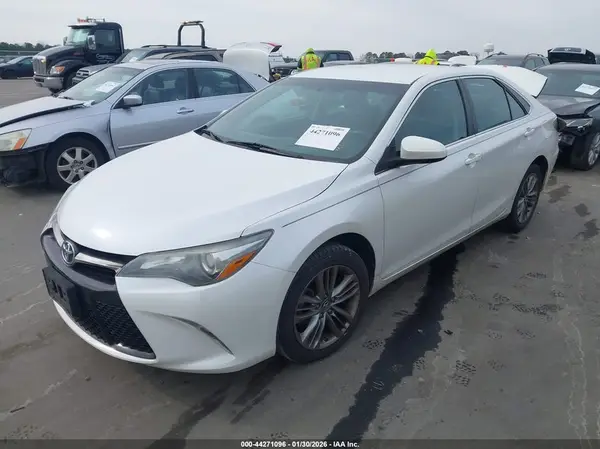 4T1BF1FK9GU167798 2016 TOYOTA CAMRY - Image 2