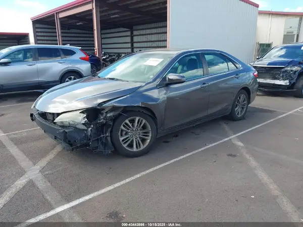 4T1BF1FK9GU168272 2016 TOYOTA CAMRY - Image 2