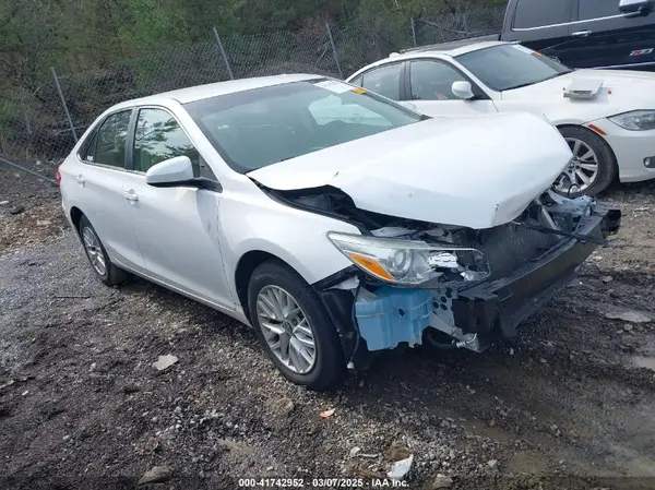4T1BF1FK9GU169468 2016 TOYOTA CAMRY - Image 1