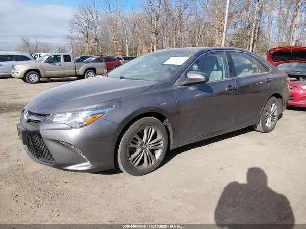 4T1BF1FK9GU171186 2016 TOYOTA CAMRY - Image 2
