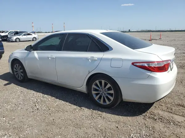 4T1BF1FK9GU171737 2016 TOYOTA CAMRY - Image 2