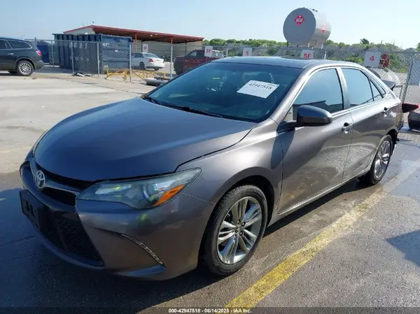 4T1BF1FK9GU171804 2016 TOYOTA CAMRY - Image 2