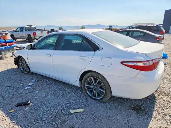 4T1BF1FK9GU172578 2016 TOYOTA CAMRY - Image 2