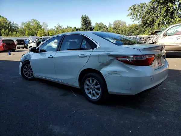 4T1BF1FK9GU172628 2016 TOYOTA CAMRY - Image 2