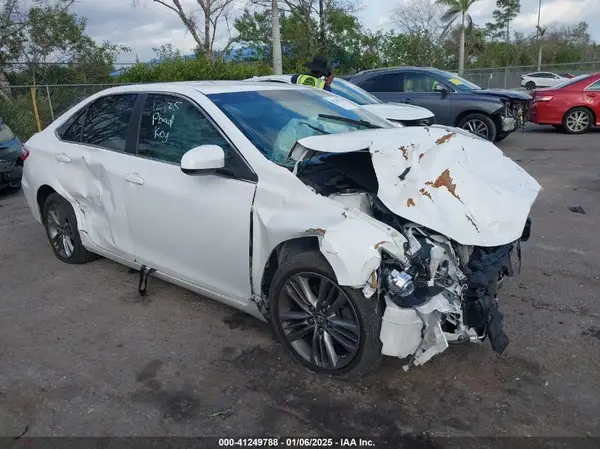 4T1BF1FK9GU173603 2016 TOYOTA CAMRY - Image 1
