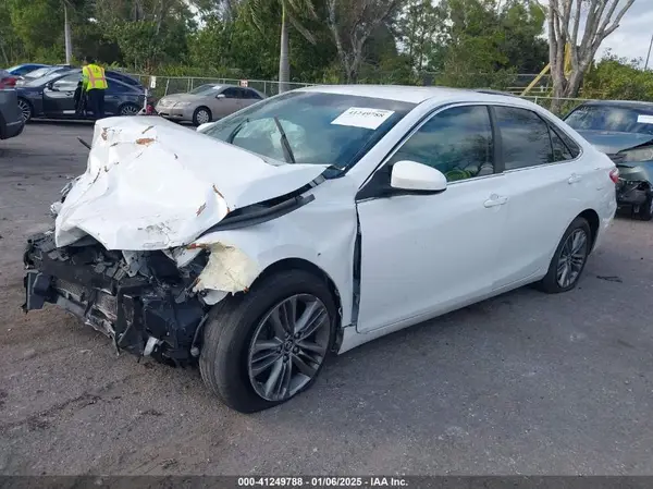 4T1BF1FK9GU173603 2016 TOYOTA CAMRY - Image 2