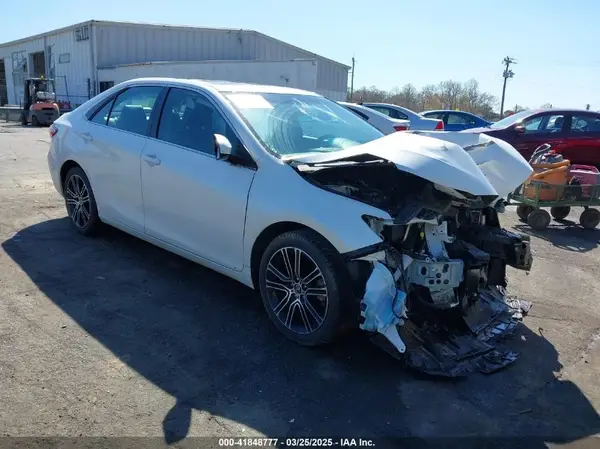 4T1BF1FK9GU173682 2016 TOYOTA CAMRY - Image 1