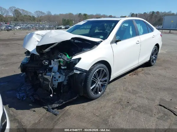 4T1BF1FK9GU173682 2016 TOYOTA CAMRY - Image 2