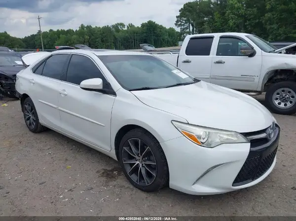 4T1BF1FK9GU174136 2016 TOYOTA CAMRY - Image 1