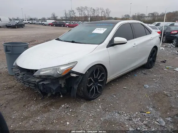 4T1BF1FK9GU175187 2016 TOYOTA CAMRY - Image 2