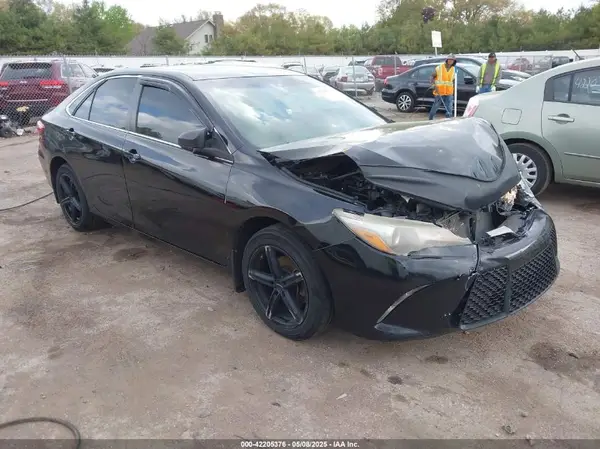 4T1BF1FK9GU176615 2016 TOYOTA CAMRY - Image 1
