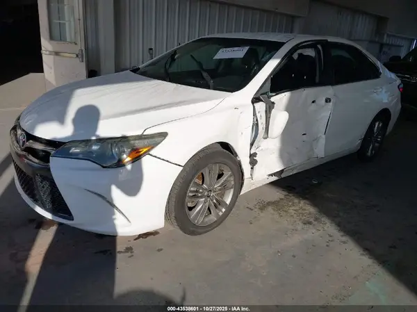 4T1BF1FK9GU177036 2016 TOYOTA CAMRY - Image 2
