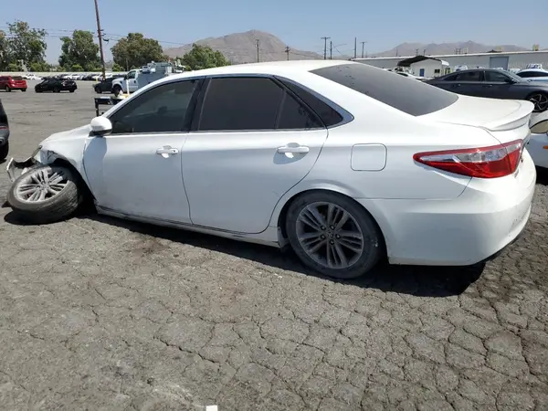 4T1BF1FK9GU177926 2016 TOYOTA CAMRY - Image 2