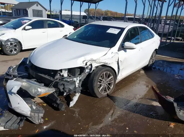 4T1BF1FK9GU179966 2016 TOYOTA CAMRY - Image 2