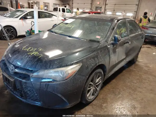 4T1BF1FK9GU182821 2016 TOYOTA CAMRY - Image 2