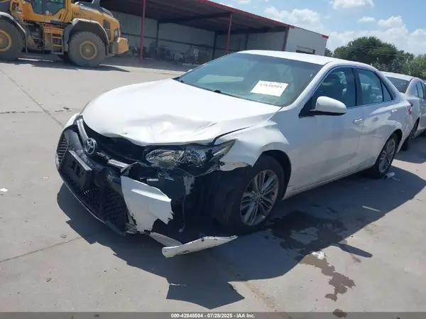 4T1BF1FK9GU183886 2016 TOYOTA CAMRY - Image 2