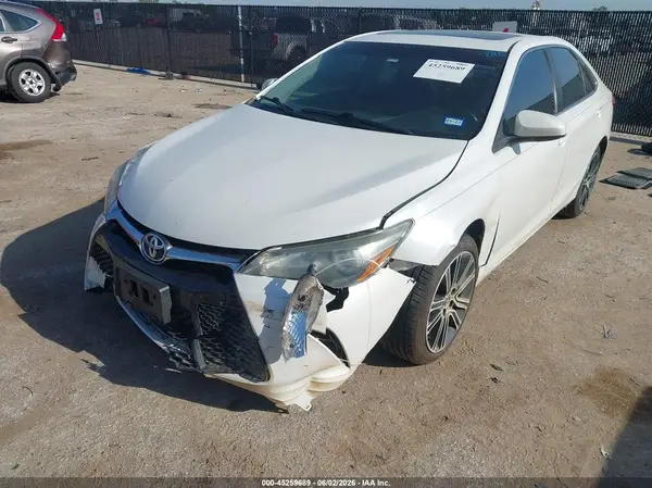 4T1BF1FK9GU184147 2016 TOYOTA CAMRY - Image 2