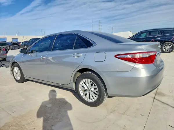 4T1BF1FK9GU191874 2016 TOYOTA CAMRY - Image 2