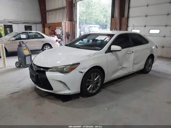 4T1BF1FK9GU194273 2016 TOYOTA CAMRY - Image 2