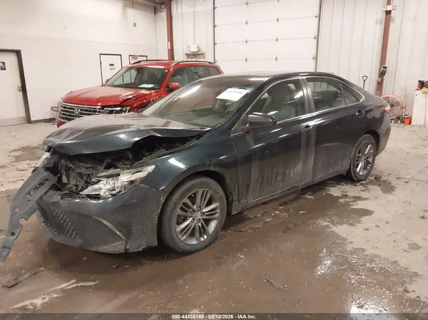 4T1BF1FK9GU198372 2016 TOYOTA CAMRY - Image 2