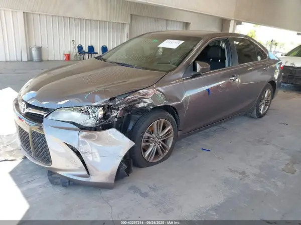 4T1BF1FK9GU199652 2016 TOYOTA CAMRY - Image 2