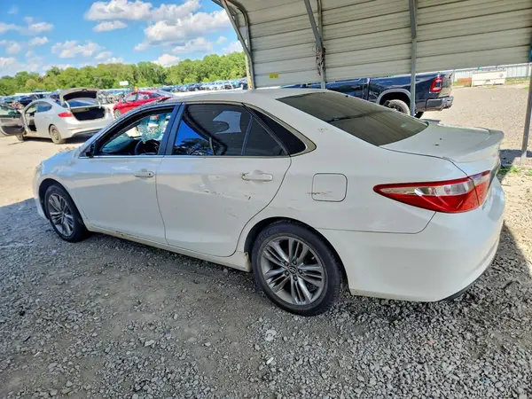 4T1BF1FK9GU203781 2016 TOYOTA CAMRY - Image 2