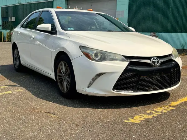 4T1BF1FK9GU209774 2016 TOYOTA CAMRY - Image 1