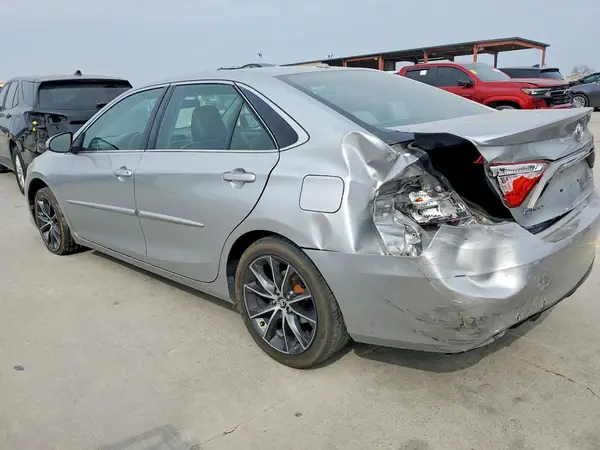 4T1BF1FK9GU210245 2016 TOYOTA CAMRY - Image 2
