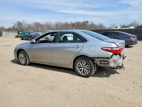 4T1BF1FK9GU210777 2016 TOYOTA CAMRY - Image 2