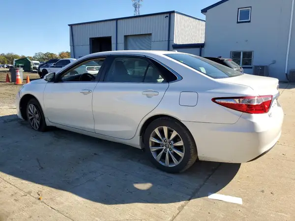 4T1BF1FK9GU211637 2016 TOYOTA CAMRY - Image 2