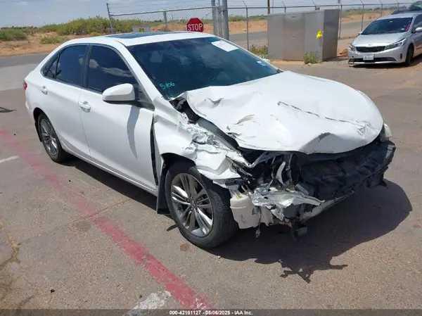 4T1BF1FK9GU211802 2016 TOYOTA CAMRY - Image 1