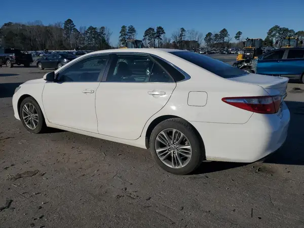 4T1BF1FK9GU212206 2016 TOYOTA CAMRY - Image 2