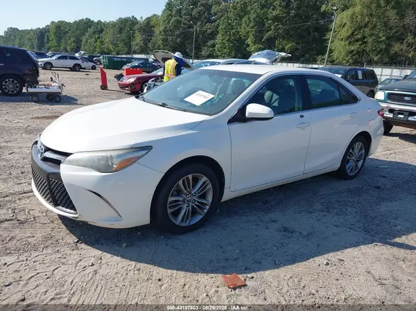 4T1BF1FK9GU215204 2016 TOYOTA CAMRY - Image 2