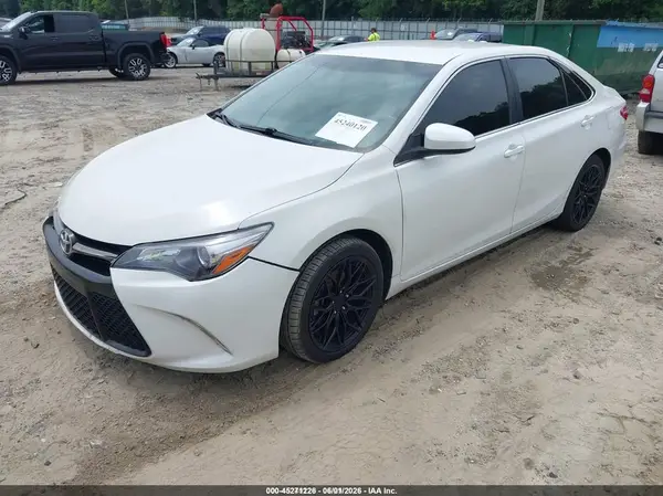 4T1BF1FK9GU218104 2016 TOYOTA CAMRY - Image 2