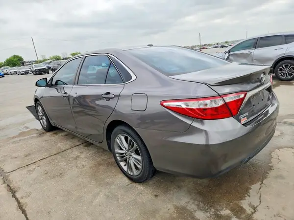 4T1BF1FK9GU219267 2016 TOYOTA CAMRY - Image 2