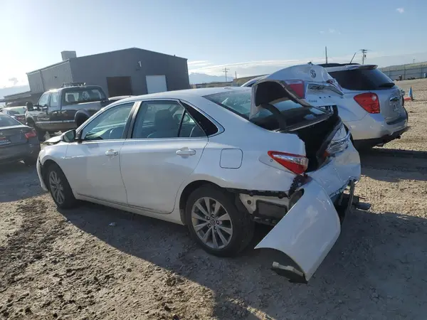 4T1BF1FK9GU223979 2016 TOYOTA CAMRY - Image 2