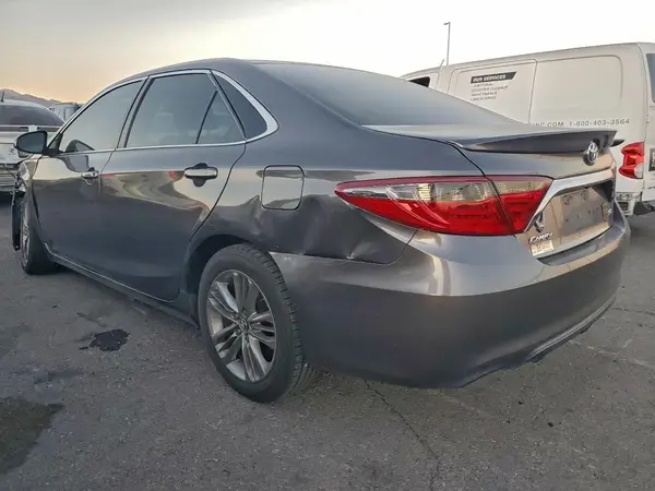 4T1BF1FK9GU226879 2016 TOYOTA CAMRY - Image 2