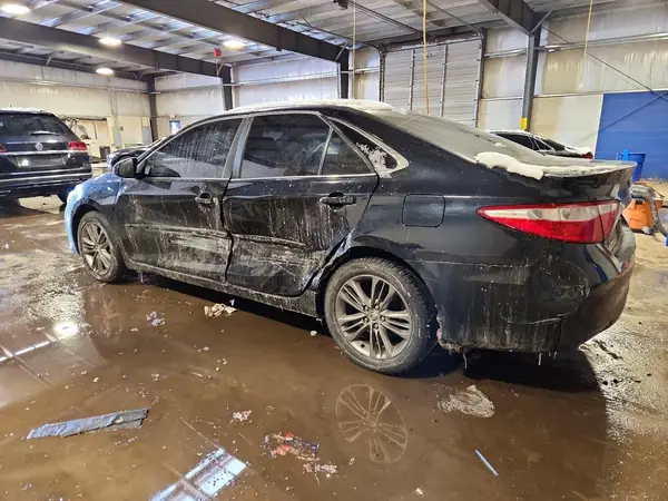4T1BF1FK9GU227935 2016 TOYOTA CAMRY - Image 2