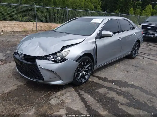 4T1BF1FK9GU231564 2016 TOYOTA CAMRY - Image 2