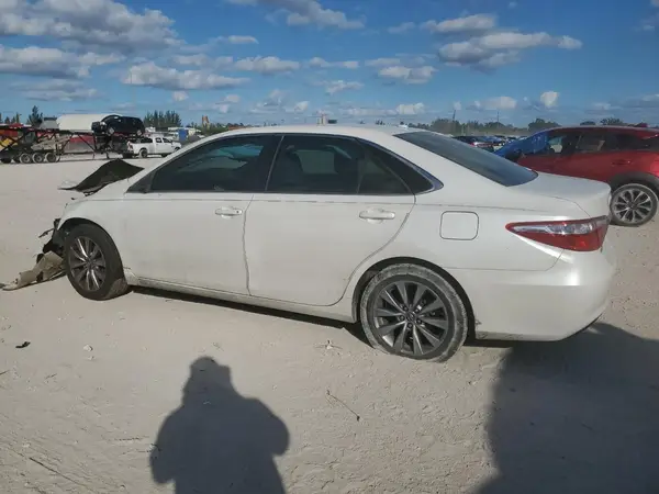 4T1BF1FK9GU236585 2016 TOYOTA CAMRY - Image 2
