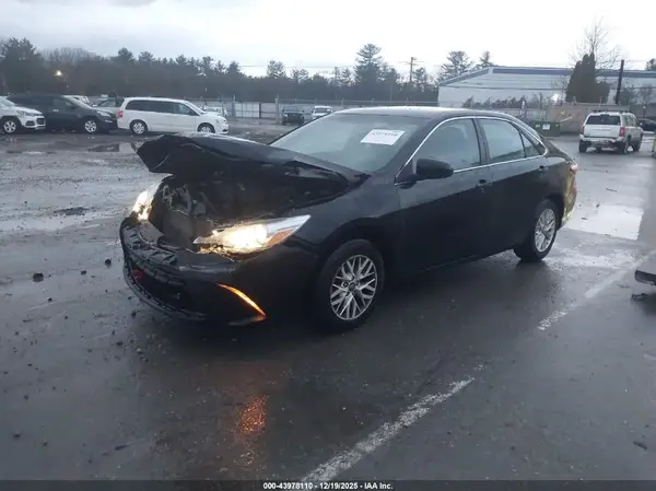 4T1BF1FK9GU236781 2016 TOYOTA CAMRY - Image 2