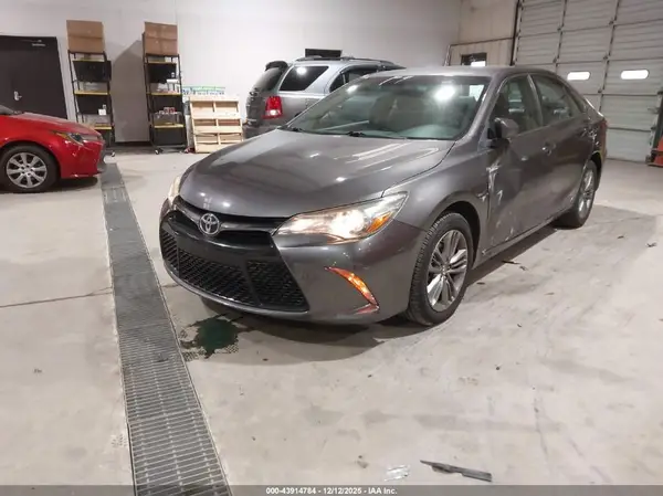 4T1BF1FK9GU237297 2016 TOYOTA CAMRY - Image 2