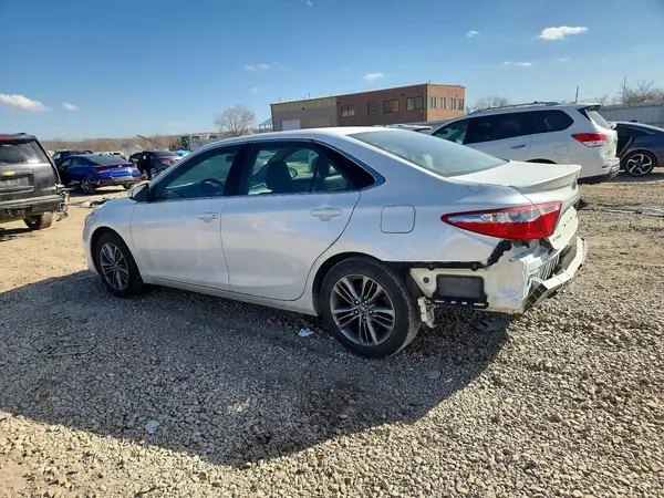 4T1BF1FK9GU239292 2016 TOYOTA CAMRY - Image 2