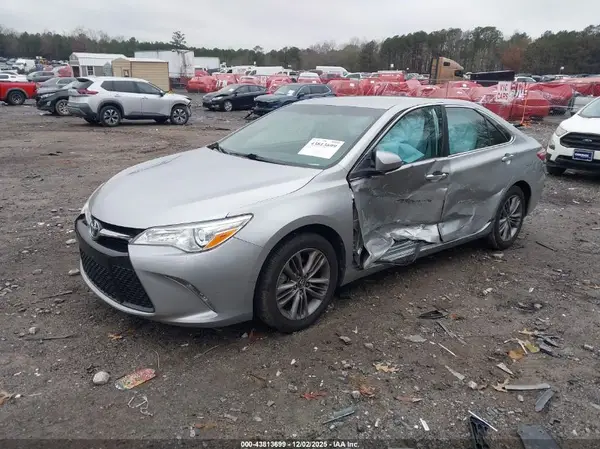 4T1BF1FK9GU240586 2016 TOYOTA CAMRY - Image 2