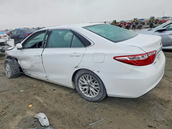 4T1BF1FK9GU241415 2016 TOYOTA CAMRY - Image 2
