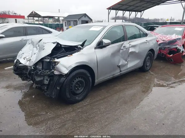 4T1BF1FK9GU241687 2016 TOYOTA CAMRY - Image 2