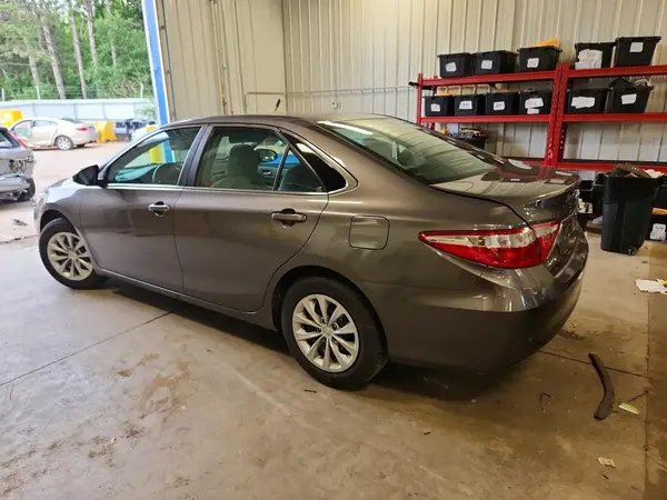 4T1BF1FK9GU241818 2016 TOYOTA CAMRY - Image 2