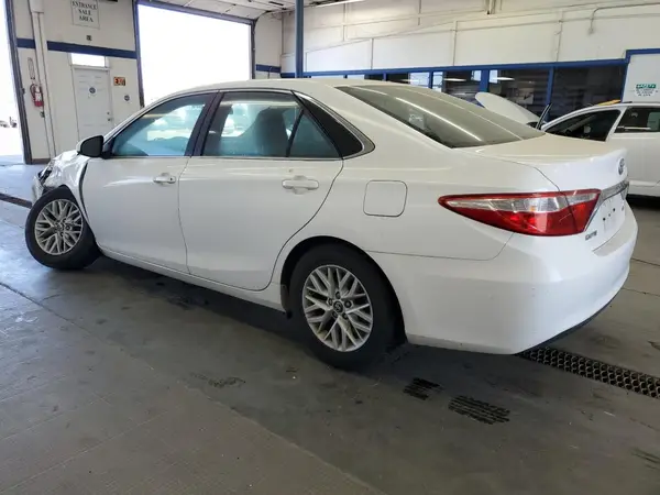 4T1BF1FK9GU243195 2016 TOYOTA CAMRY - Image 2
